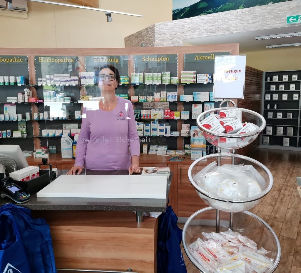 Es besteht die Möglichkeit bei Ihrem Arzt anzurufen und die benötigten Medikamente in der Nationalpark-Apotheke abzuholen.